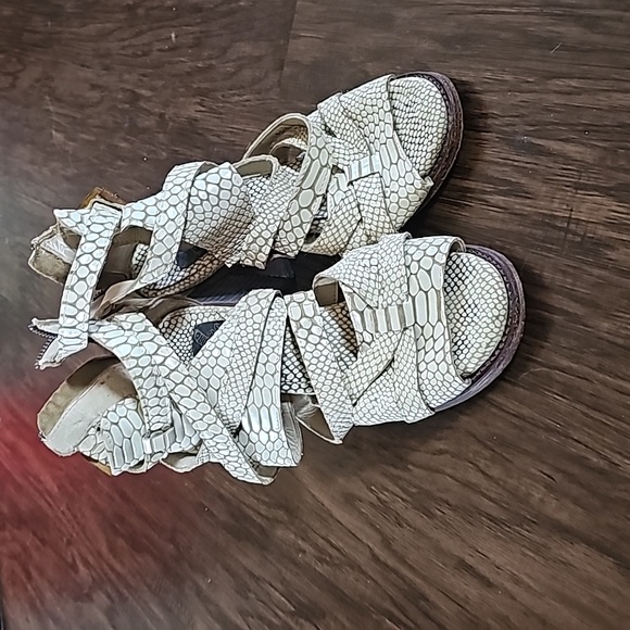 FreeBird Rare Claw White Python Snake Heel Sandals - Picture 1 of 5